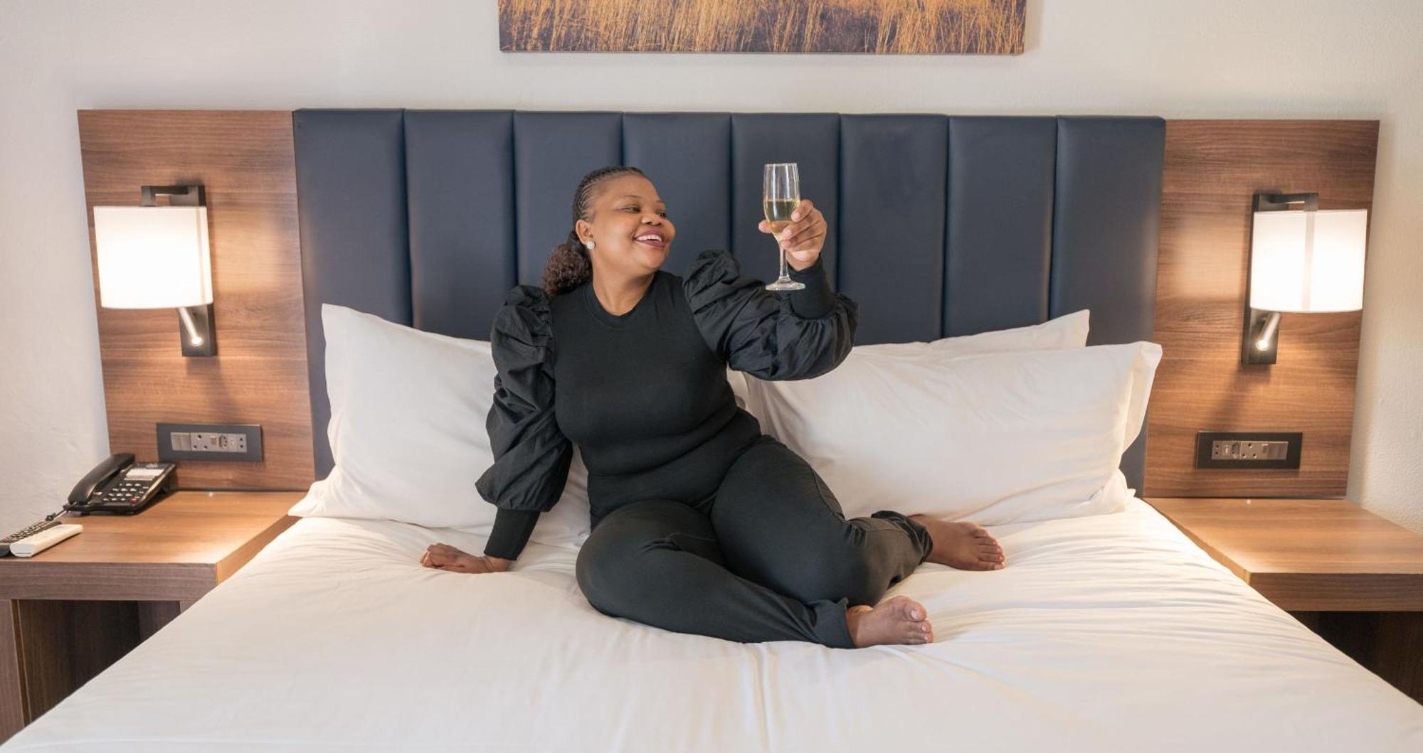 Anew Hotel Хлухлуве Екстериор снимка