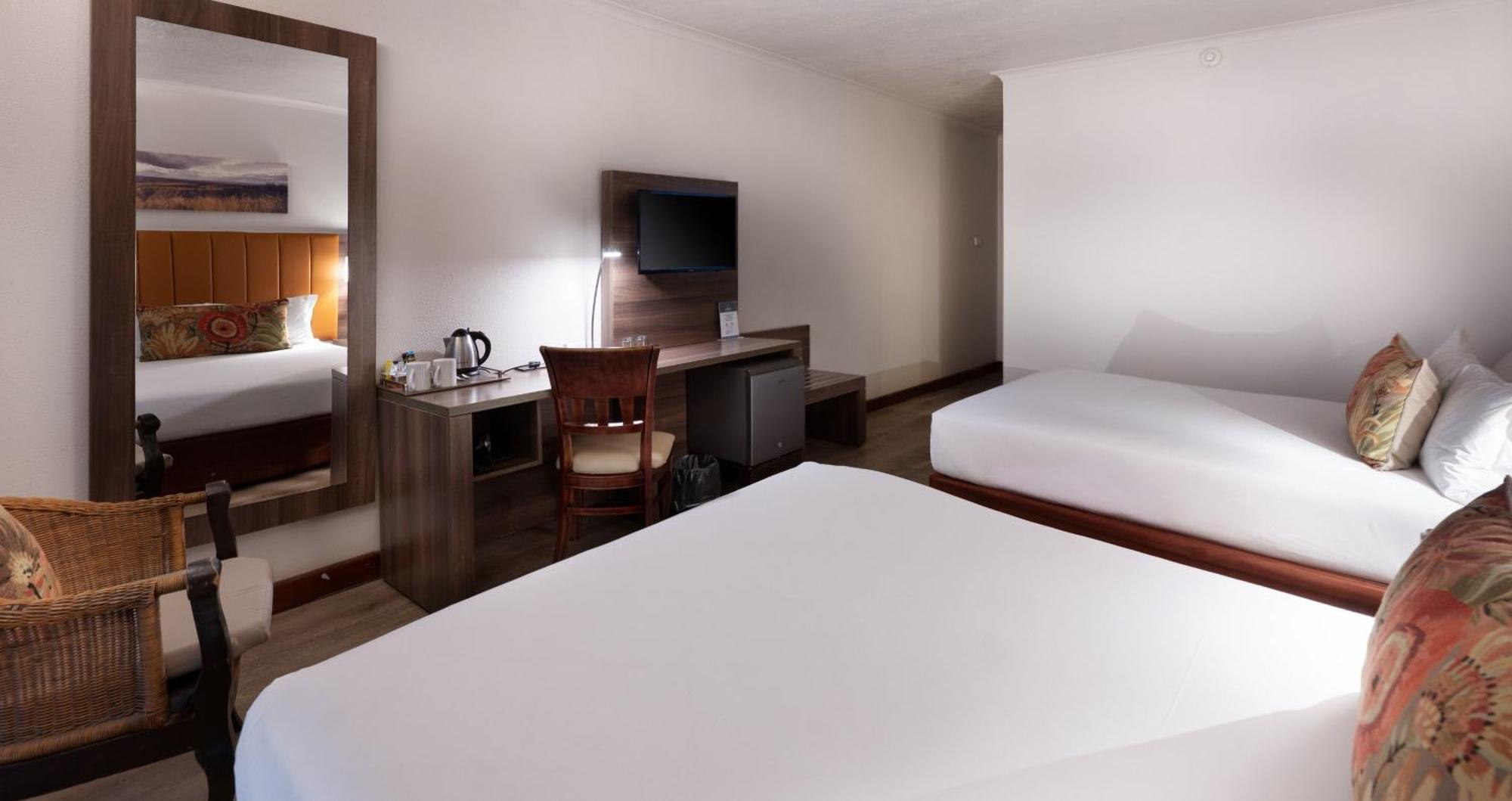 Anew Hotel Хлухлуве Екстериор снимка