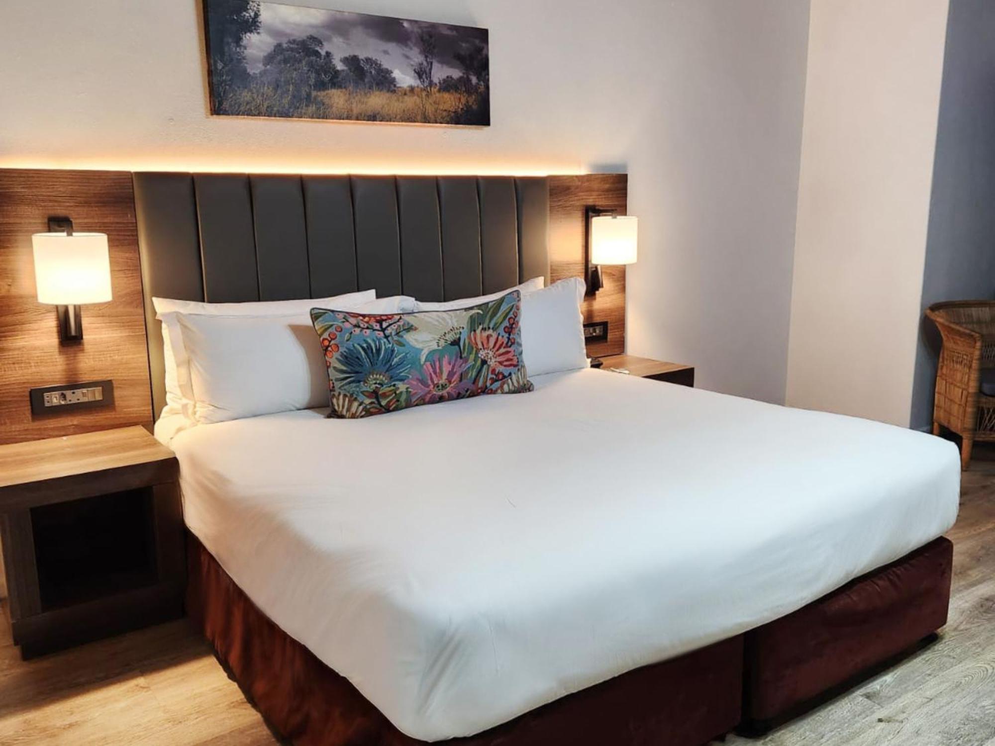 Anew Hotel Хлухлуве Екстериор снимка