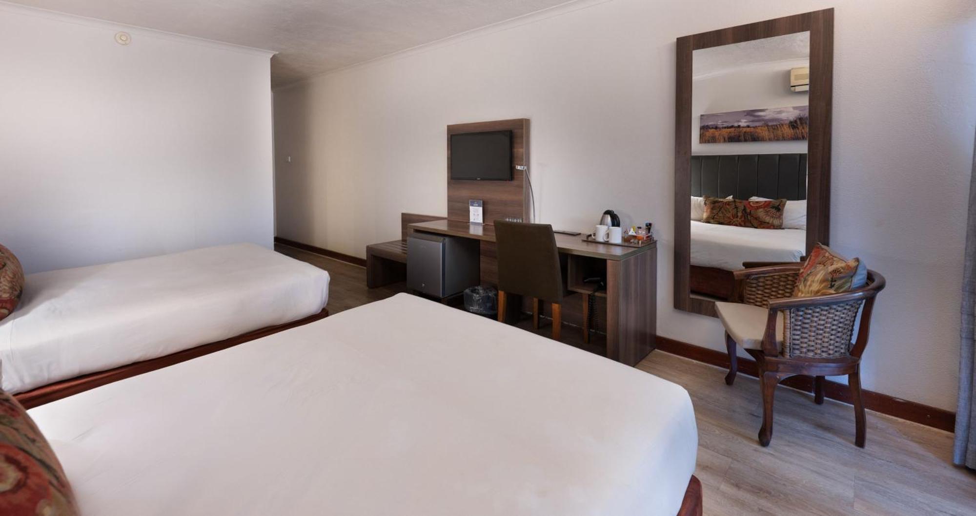 Anew Hotel Хлухлуве Екстериор снимка